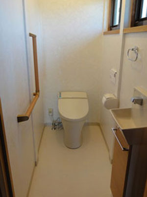 和式のトイレをLIXILのタンクレストイレサティスに交換 和式のトイレをLIXILのタンクレストイレサティスに交換